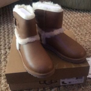 Brand New!  UGG Brown Leather Boots - SZ 6